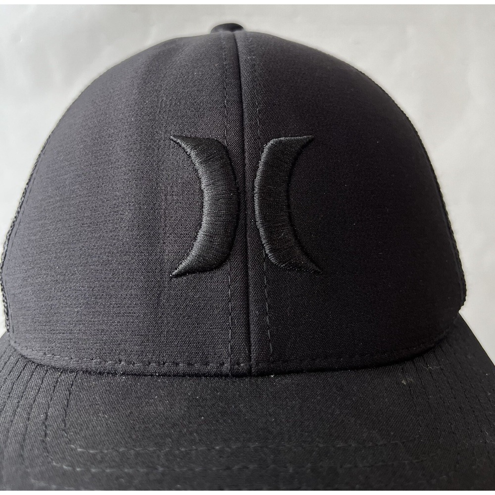 Hurley Trucker Hat Adult Snapback Black Mesh Embroidered Logo Skate Surf